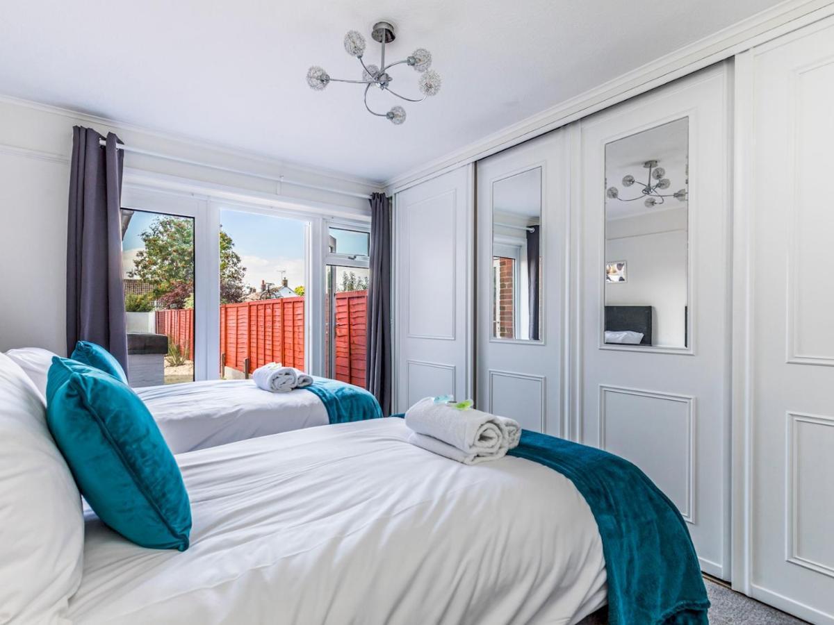 Pass The Keys Lovely Ground Floor Flat With Large Garden Chichester Eksteriør billede