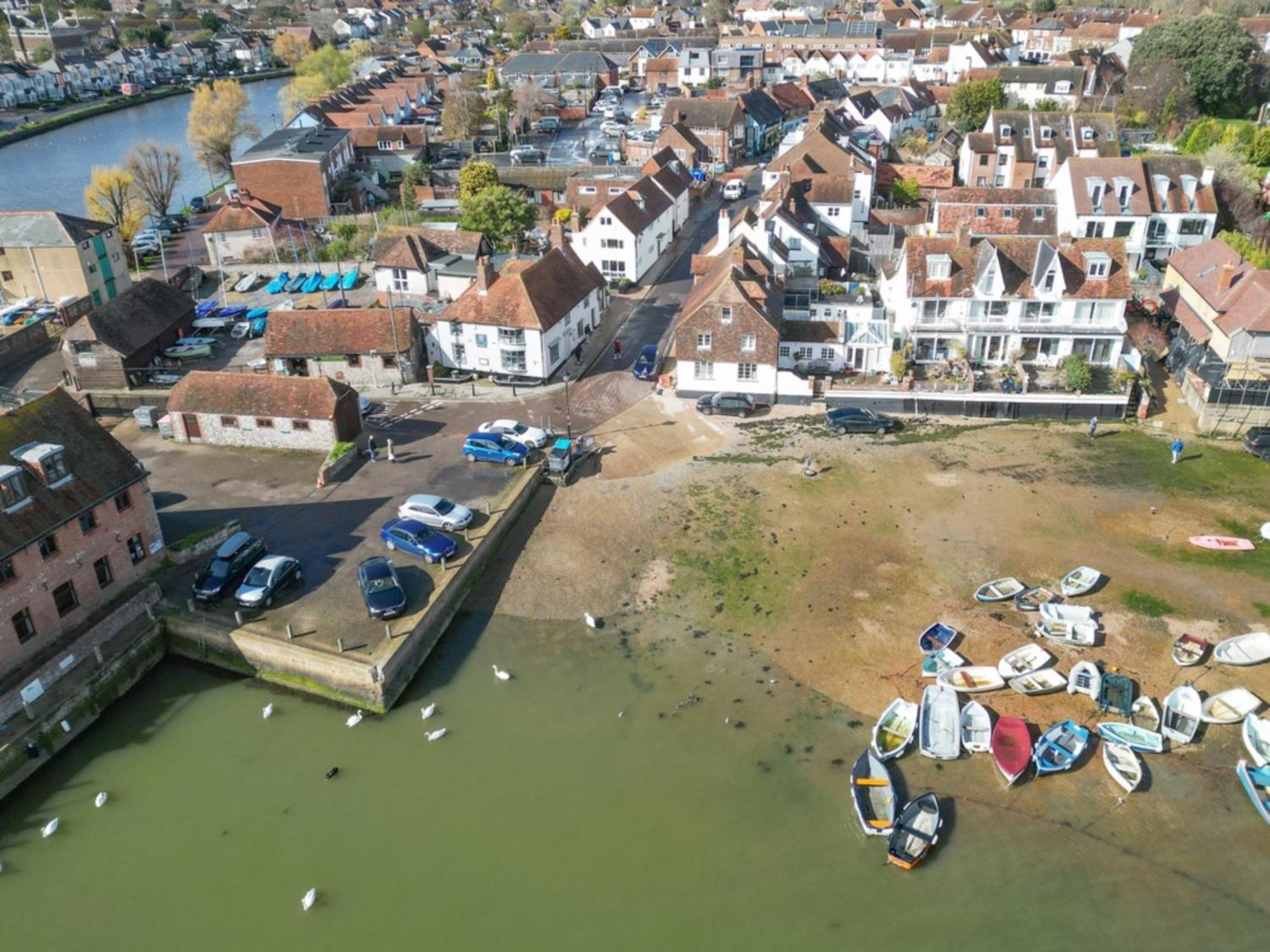 Pass The Keys Lovely Ground Floor Flat With Large Garden Chichester Eksteriør billede